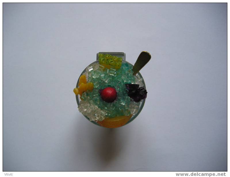 Magnet : Coupe De Fruits Avec Glace (6 Cm De Haut, 5 Cm De Diametre) - Autres & Non Classés