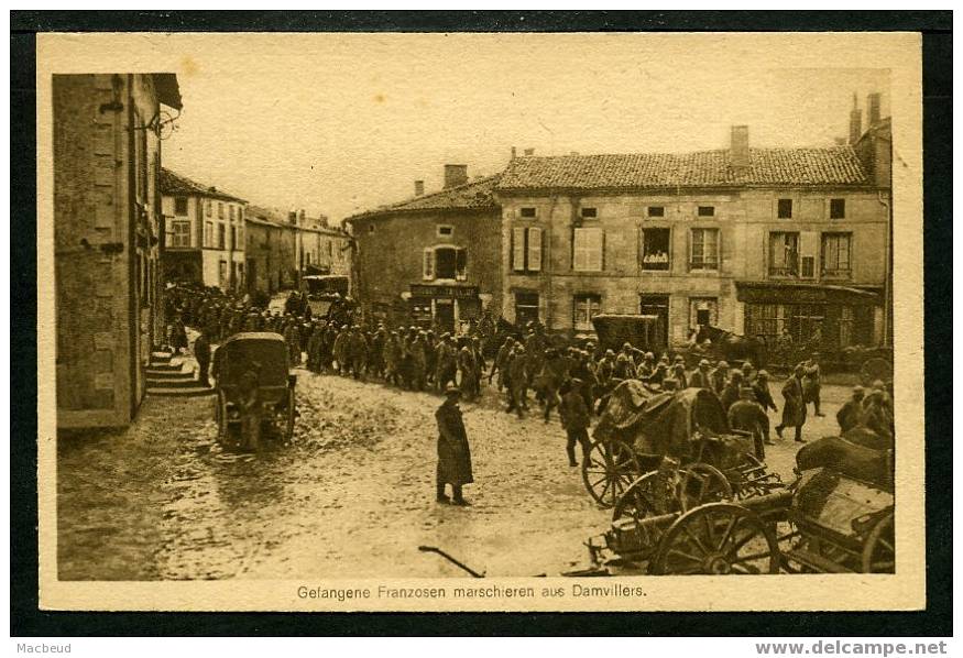 55 - DAMVILLERS - Gefangene Franzosen Marschieren Aus Damvillers - Convoi De Prisoniers - ANIMÉE - Damvillers