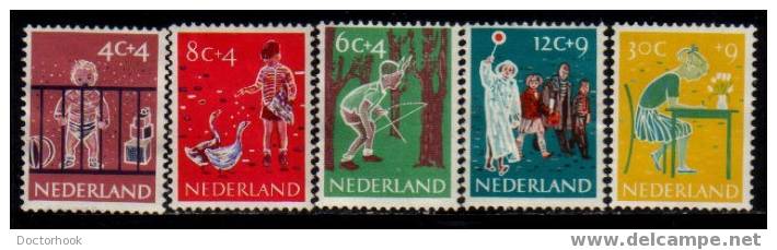 NETHERLANDS   Scott   # B 336-40*  VF MINT Hinged - Neufs