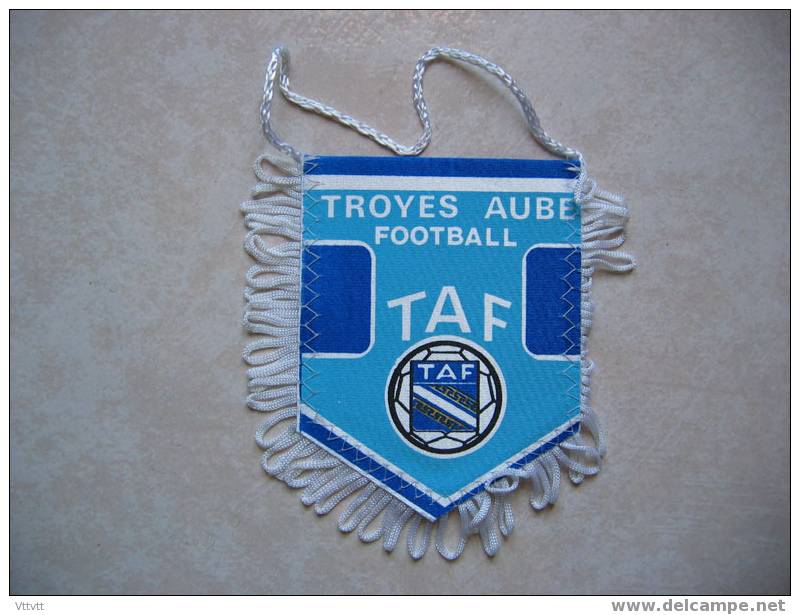 Football : Fanion Du TAF, Troyes Aube Football (10 Cm Sur 10 Cm) - Habillement, Souvenirs & Autres