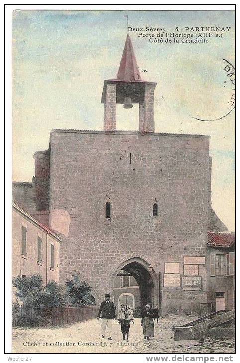 CPA PARTHENAY  Animée: Porte De L'horloge   Colorisée - Parthenay