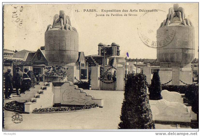 PARIS--Exposition Des Arts Décoratifs--Jardin Du Pavillon De Sèvres(animée à Gauche)°15 Par L´Abeille--belle Carte-- - Expositions