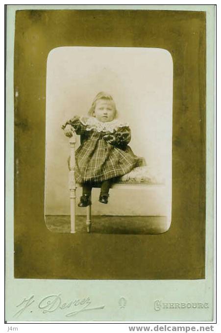 Photographie Ancienne De Jules DESREZ, Rue Du Bassin à CHERBOURG (50 ): Enfant - Unclassified