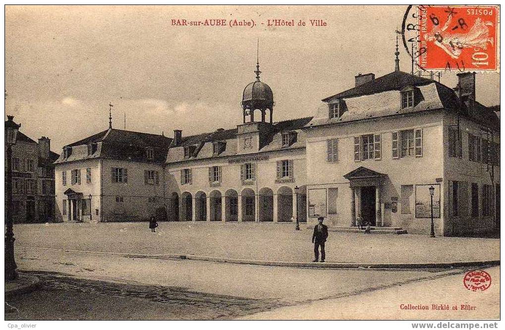10 BAR SUR AUBE Hotel De Ville, Mairie, Animée, Ed Birklé, 1913 - Bar-sur-Aube