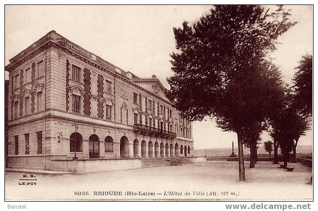 BRIOUDE - L´Hôtel De Ville - - Brioude