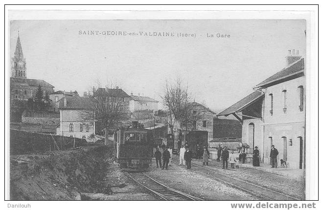 38 // ISERE / SAINT GEOIRE EN VALDAINE / La Gare / Animée / - Saint-Geoire-en-Valdaine