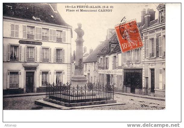 Place Et Monument Carnot (commerces Variés, Vins En Gros) - La Ferte Alais