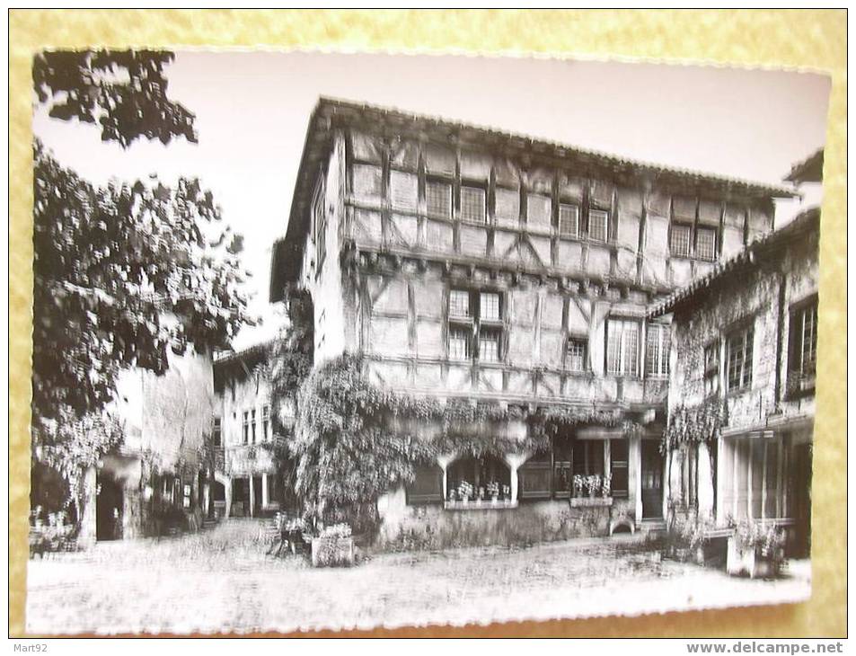 01 PEROUGES HOSTELLERIE RUE DU PRINCE - Pérouges