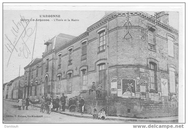 51 // MARNE /GIVRY EN ARGONNE / L´école Et La Mairie / Ed Moisson / ANIMEE / - Givry En Argonne