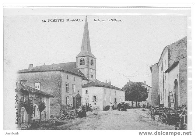 54 // MEURTHE ET MOSELLE / DOMEVRE / Intérieur Du Village / Debrie Edit - Domevre En Haye