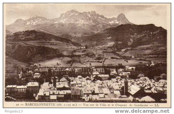 Barcelonnette Vue Sur La Ville Et Chapeau De Gendarme à Voir - Barcelonnetta