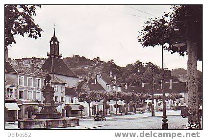 POLIGNY - Place Nationale - Poligny