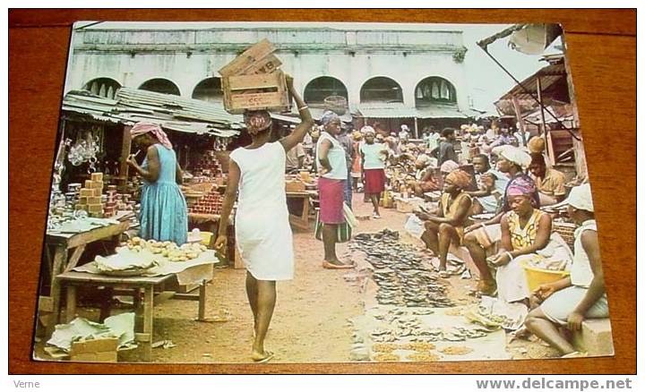 ANTIGUA FOTO POSTAL DE GUINEA ECUATORIAL - EL MERCADO - ED. IKER. - Guinée Equatoriale