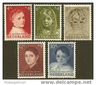 NEDERLAND 1957 OMP Zegel(s) Kind 707-711 #662 Mint Hinged Stamps - Nuovi