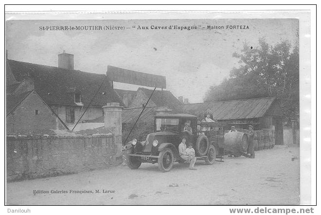 58 // NIEVRE / SAINT PIERRE LE MOUTIER / Maison FORTEZA, "aux Cages D'espagne" / ANIMEE / Ed Galeries Francaises Larue # - Saint Pierre Le Moutier