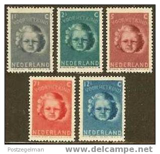 NEDERLAND 1945 OMP Zegels Kind 444-448 #887 - Neufs