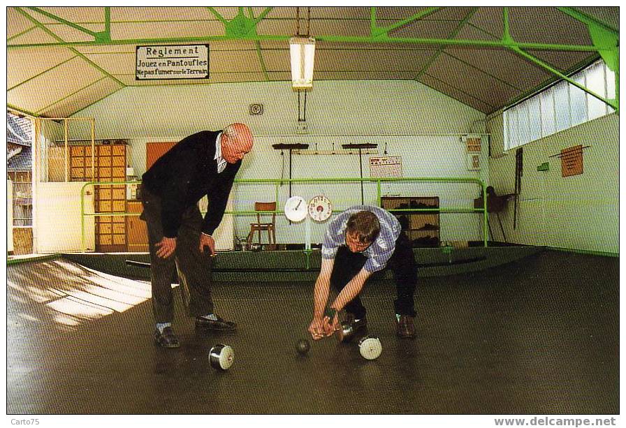 BOULE DE FORT ANGEVINE - Bernard Livenais (LA TESSOUALLE) Nous Emmène à CANDE 49 Dans Le Cercle Vianney - Regional Games