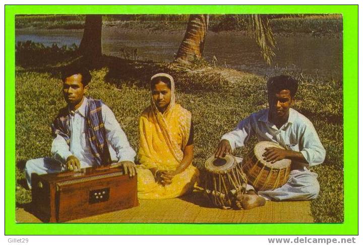 MISSIONS - INDE - TABLAS ET HARMONIUM JEUNE INDIENNE - COSTUME DU PAYS - OEUVRE MISSIONNAIRE DES ENFANTS - - Missionen