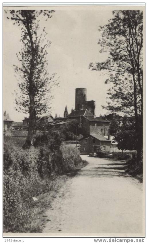 C 1063 - CHALUS - 1- Vieilles Maisons Et Tour Du Fort Ect. - Belle CPA Rare - - Chalus