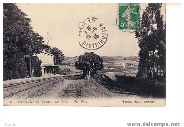 La Gare, Après Le Départ Du Train - Vermenton