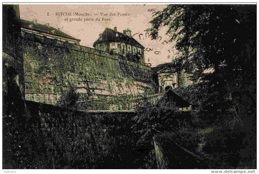 2.- Bitche - Vue Des Fossés Et Grande Porte Du Fort - Bitche