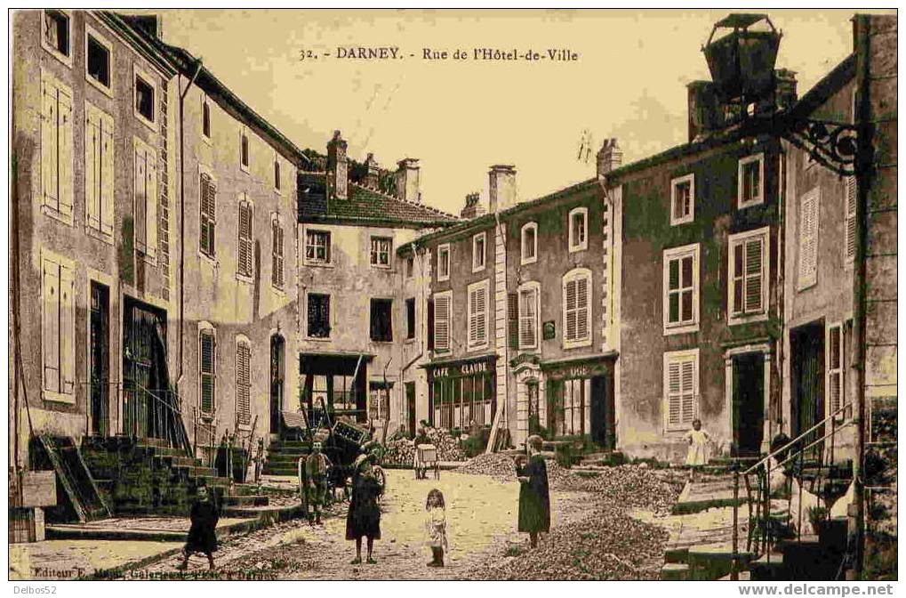32.- Darney - Rue De L'Hôtel De Ville - Darney