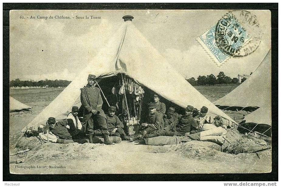 51 - MOURMELON LE GRAND - Camp De Châlons - Sous La Tente - BELLE ANIMATION - Mourmelon Le Grand