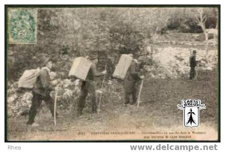 501 - FRONTIERE FRANCO-SUISSE - Contrebandiers En Marche Dans La Montagne Pour Traverser Le Ligne Française - Cpa - Douane