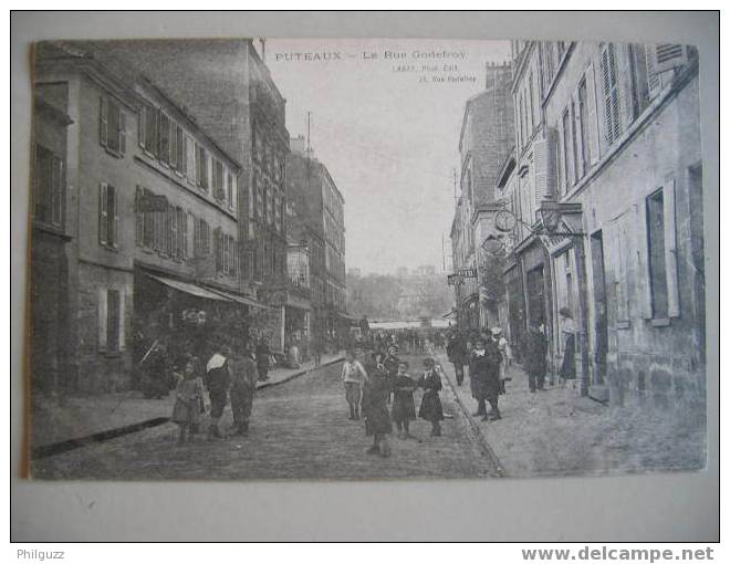 Carte Postale PUTEAUX 92 LA RUE GODEFROY TRES ANIMEE   CARTE PEU COURANTE - Puteaux