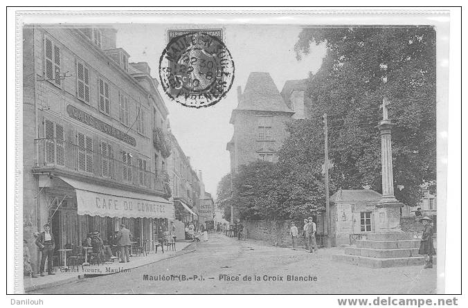 64 // PYRENEES ATLANTIQUES /MAULEON / Place De La Croix Blanche Ed Mme Carles / ** - Mauleon Licharre