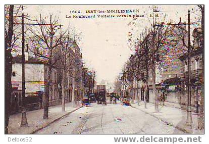 1604 - ISSY-LES-MOULINEAUX - Le Boulevard Voltaire Vers La Place - Issy Les Moulineaux