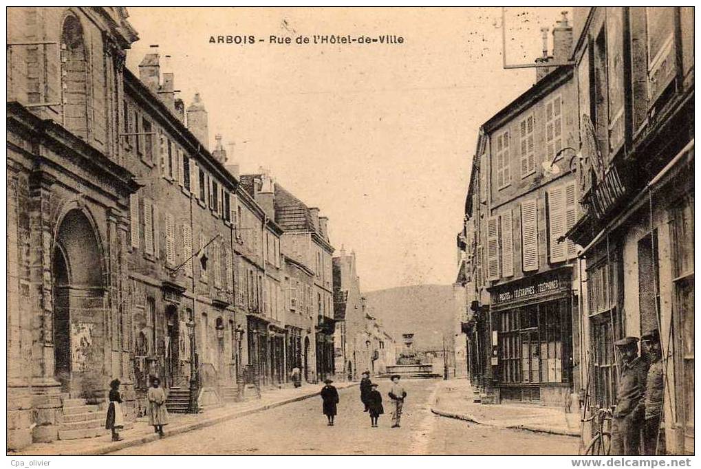 39 ARBOIS Rue De L'Hotel De Ville, Animée, Ed ?, 1910 - Arbois