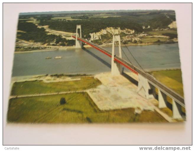 (103) -1- Une Carte Postale Sur Le Pont De Tancarville Soldée Plis Haut Droit - Tancarville