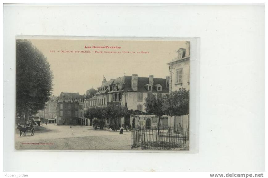 64 OLORON-SAINTE-MARIE  * Place Gambetta Et Hôtel De La Poste **BELLE CARTE** - Oloron Sainte Marie