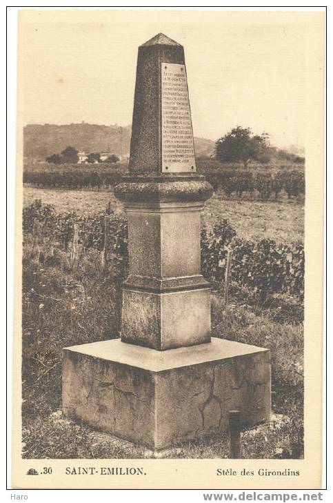 SAINT - EMILION - Stèle Des Girondins  (390) - Saint-Emilion