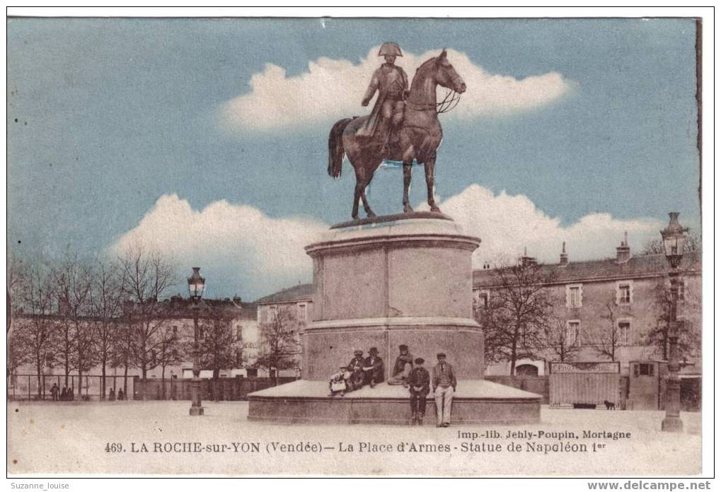 La Roche-sur-Yon (Vendée) La Place D'Armes - Statue De Napoléon 1er. - Aizenay