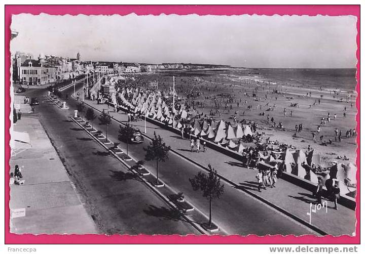 85-067   LES SABLES D'OLONNE  Le Remblai Et La Plage - Sables D'Olonne