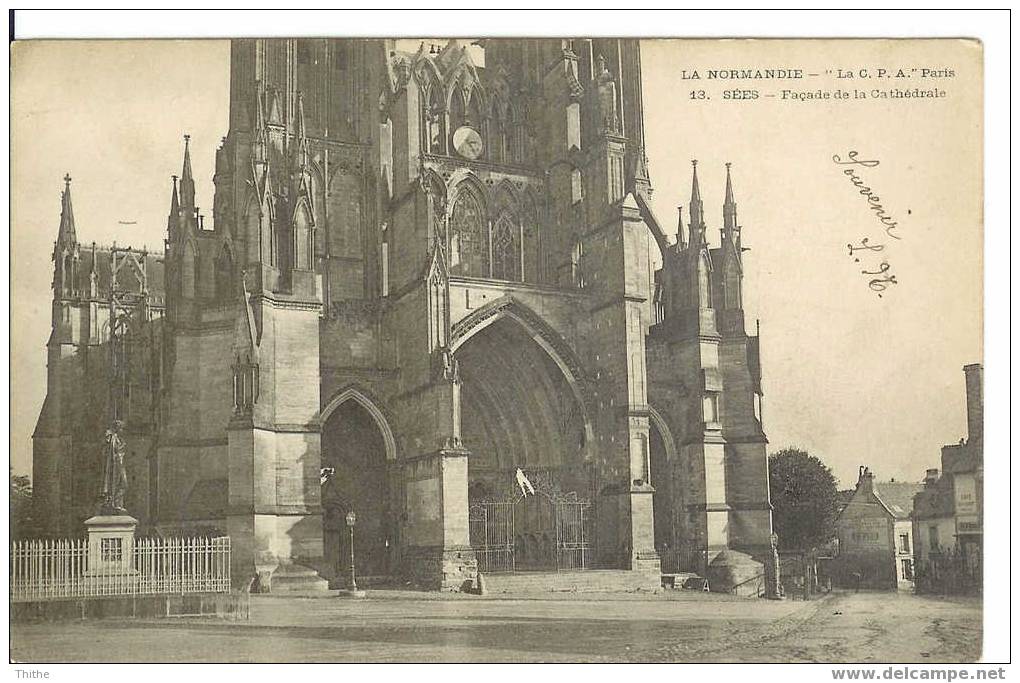 SEES La Façade De La Cathédrale - Sees