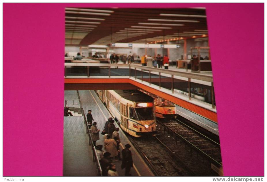 Bruxelles : Métro L2 - "Porte De Namur" - U-Bahnen