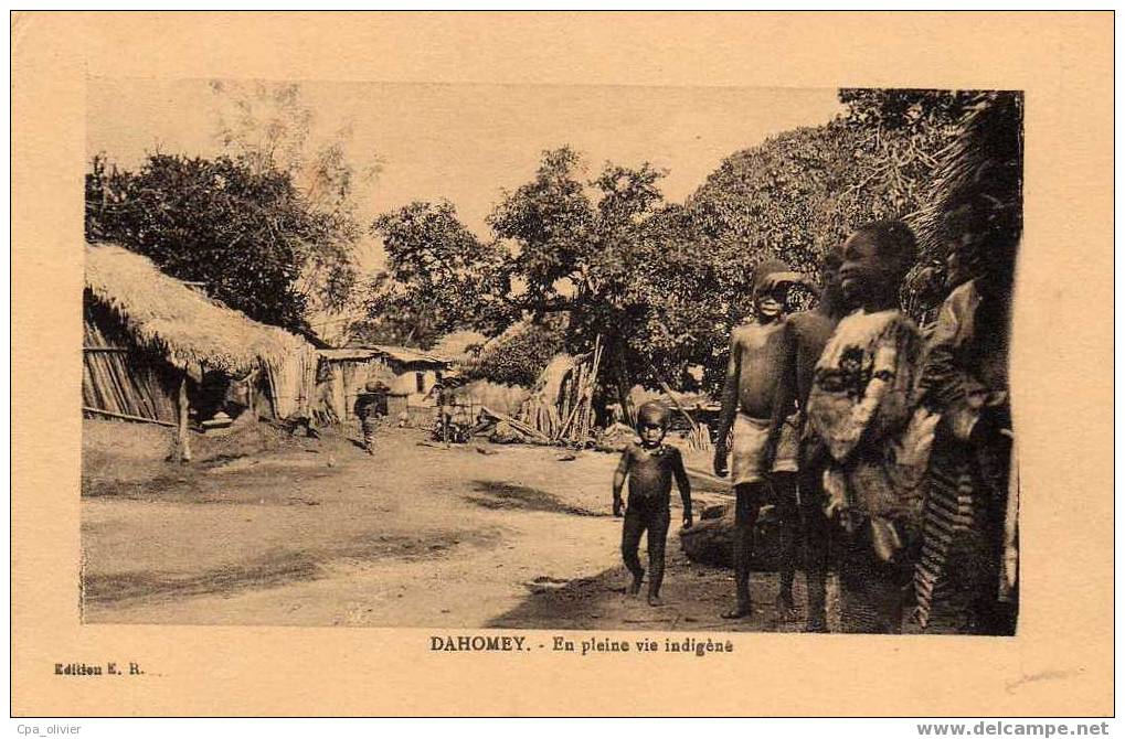 DAHOMEY En Pleine Vie Indigène, Intérieur De Village, Animée, Cases, Ed ER, 193? - Dahomey