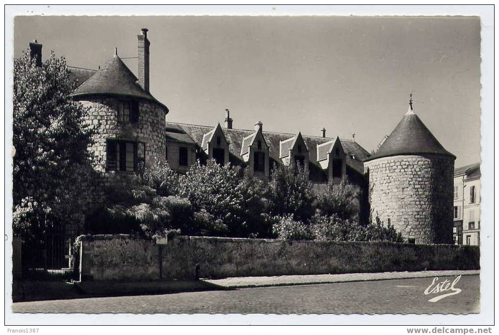 Réf 128 - DOURDAN - La Façade Du Château (XIIIème Siècle) - Dourdan