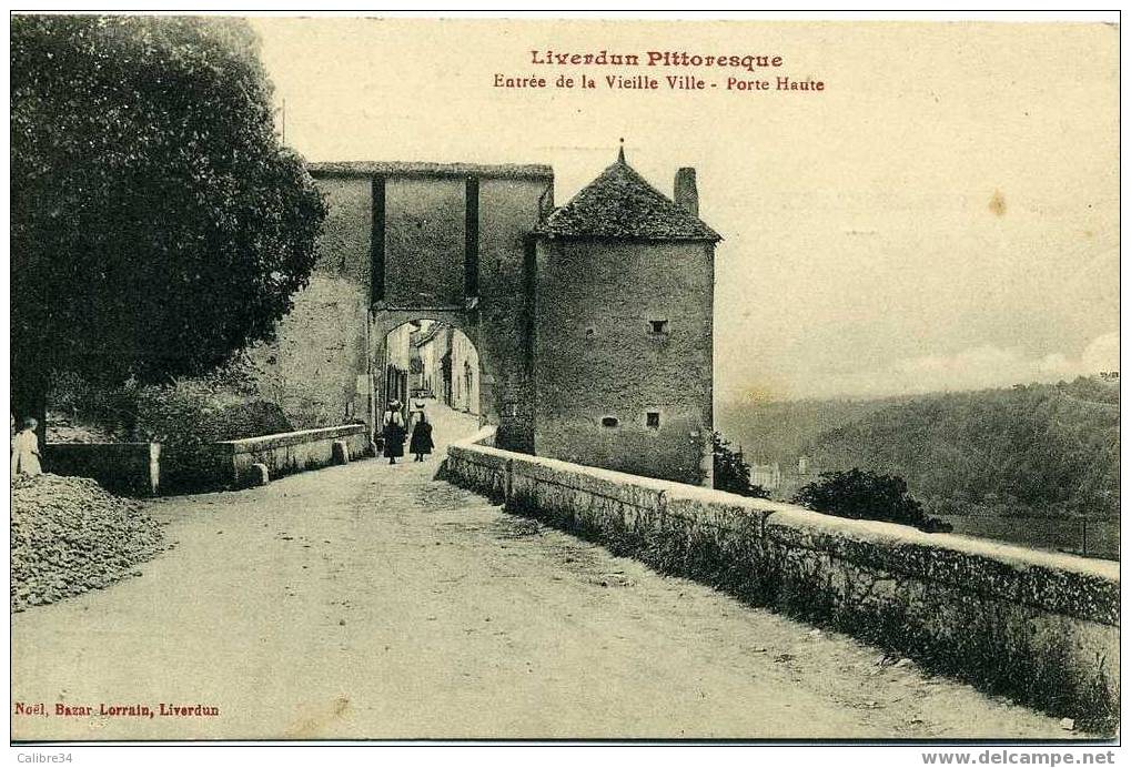 LIVERDUN Entrée De La Vieille Ville Porte Haute  (Noel Bazar Lorrain Liverdun) - Liverdun