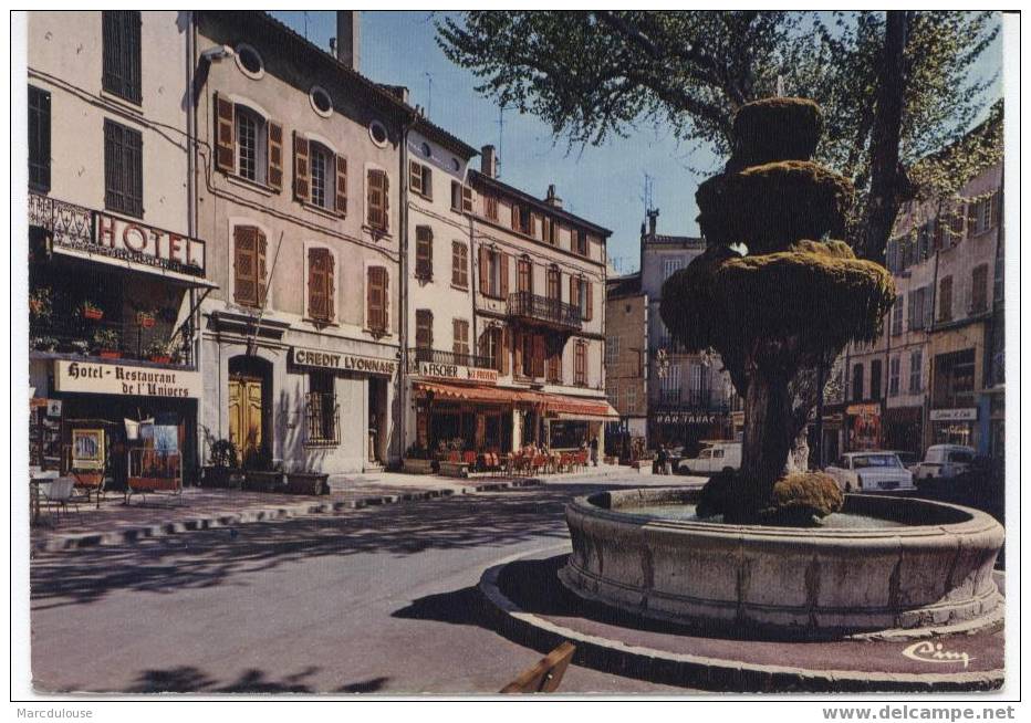 Brignoles (Var). La Place Et La Fontaine. Cachet De Barjols. - Brignoles