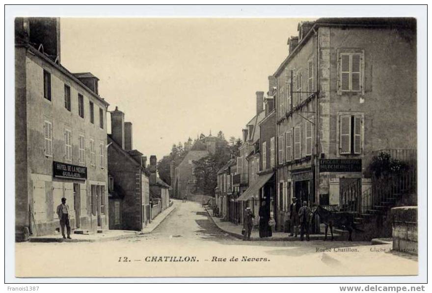 Ref 126  - CHATILLON EN BAZOIS - Rue De Nevers (BELLE CARTE ANIMEE) - Chatillon En Bazois
