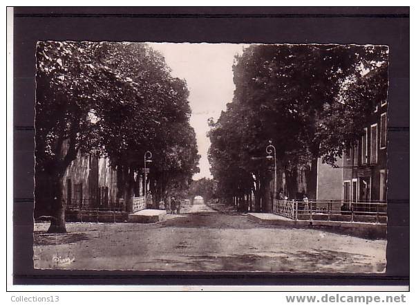 VAR - Aups - Avenue G. Clemenceau - Aups