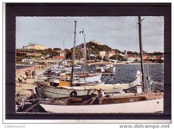 VAR - Porquerolles - Yachts Dans Le Port - Porquerolles