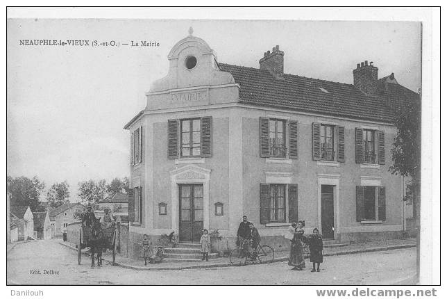 78 // YVELINES / NEAUPHLE LE VIEUX / La Mairie / ANIMEE / Ed Dolbec/ # - Neauphle Le Chateau