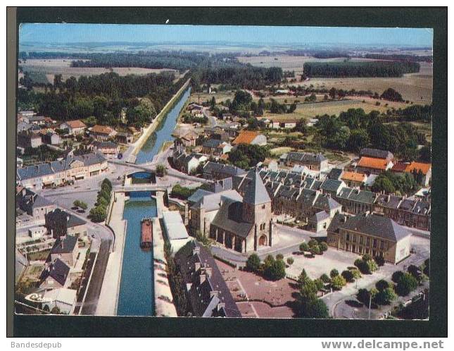 CPSM - Le Chesne - (Ardennes) - Vue Aérienne - église Mairie école + Péniche ( CIM A 681160000827) - Le Chesne