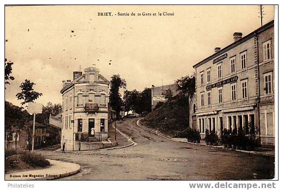 Briey  Sortie De La Gare - Briey