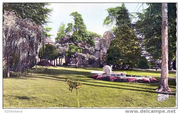 Fresnay Sur Sarthe - Le Jardin Public Et Ruine Du Château - Allonnes